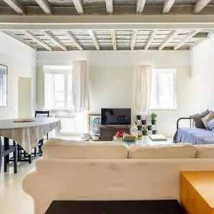  Apartamento Authentic Monti 5 Mins From Colosseum Italia